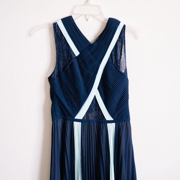 BCBG MAXAZRIA Maxi Pleated Evening Gown with Subtle Transparencies - Size 6 - Picture 1 of 13